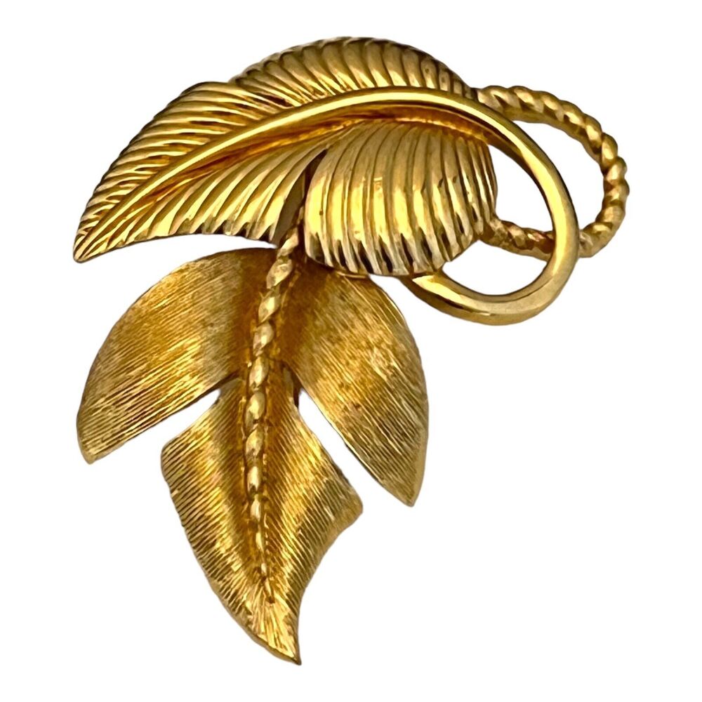 Vintage 1980s Monet Leaf Brooch Textured Gold Tone Pin - 8U